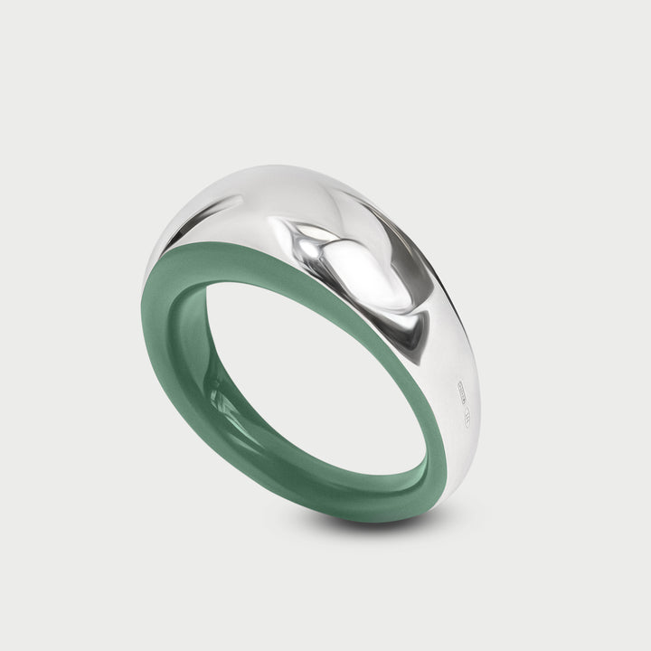 Anello in argento 925 bombato scultoreo smalto verde moss collezione NOVA brand Reveli 