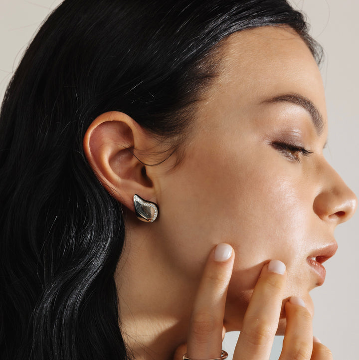 Black Etch Wrap silver earrings by Réveli