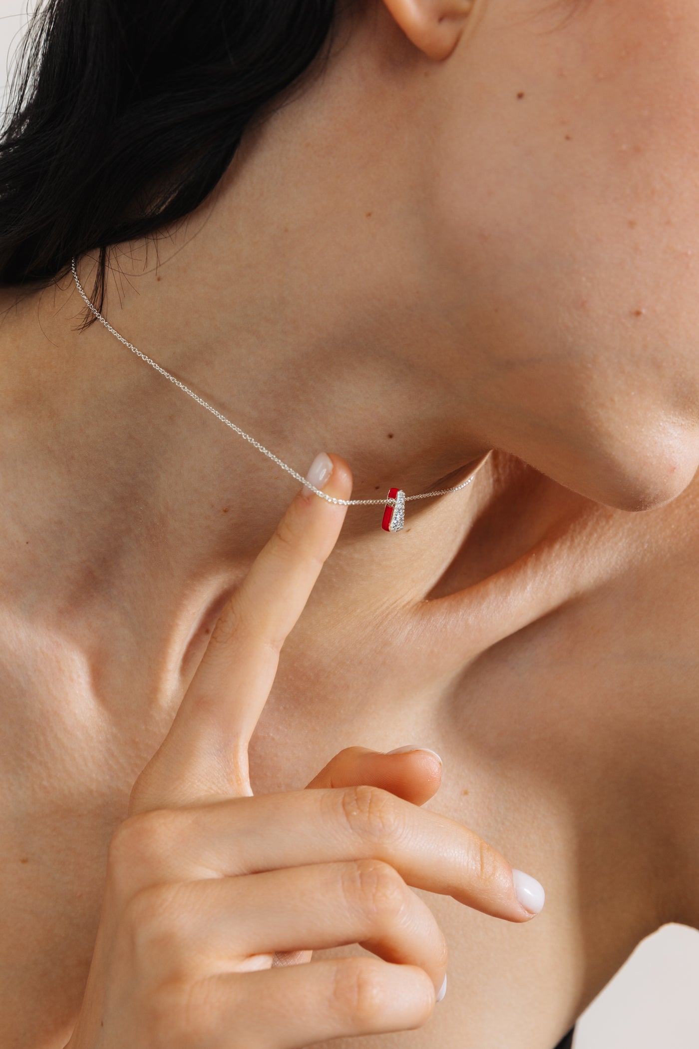 RED ETCH DROP SILVER NECKLACE WITH PAVÉ