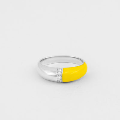 Anello a cupola bombato con cristalli e smalto giallo in argento sterling 925. Prodotto in Italia. Réveli