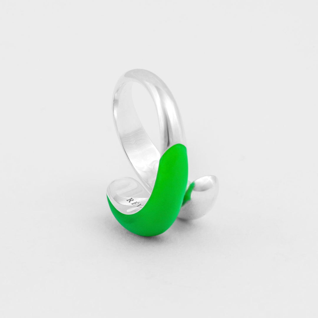 Hand-enameled 925 sterling silver green toi et moi open dome ring. Produced in Italy. Réveli