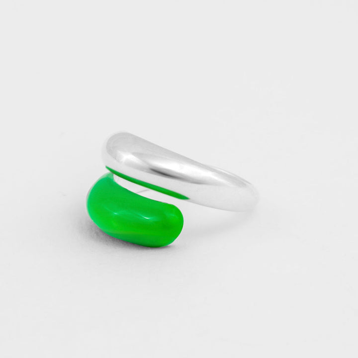 Hand-enameled 925 sterling silver green toi et moi open dome ring. Produced in Italy. Réveli