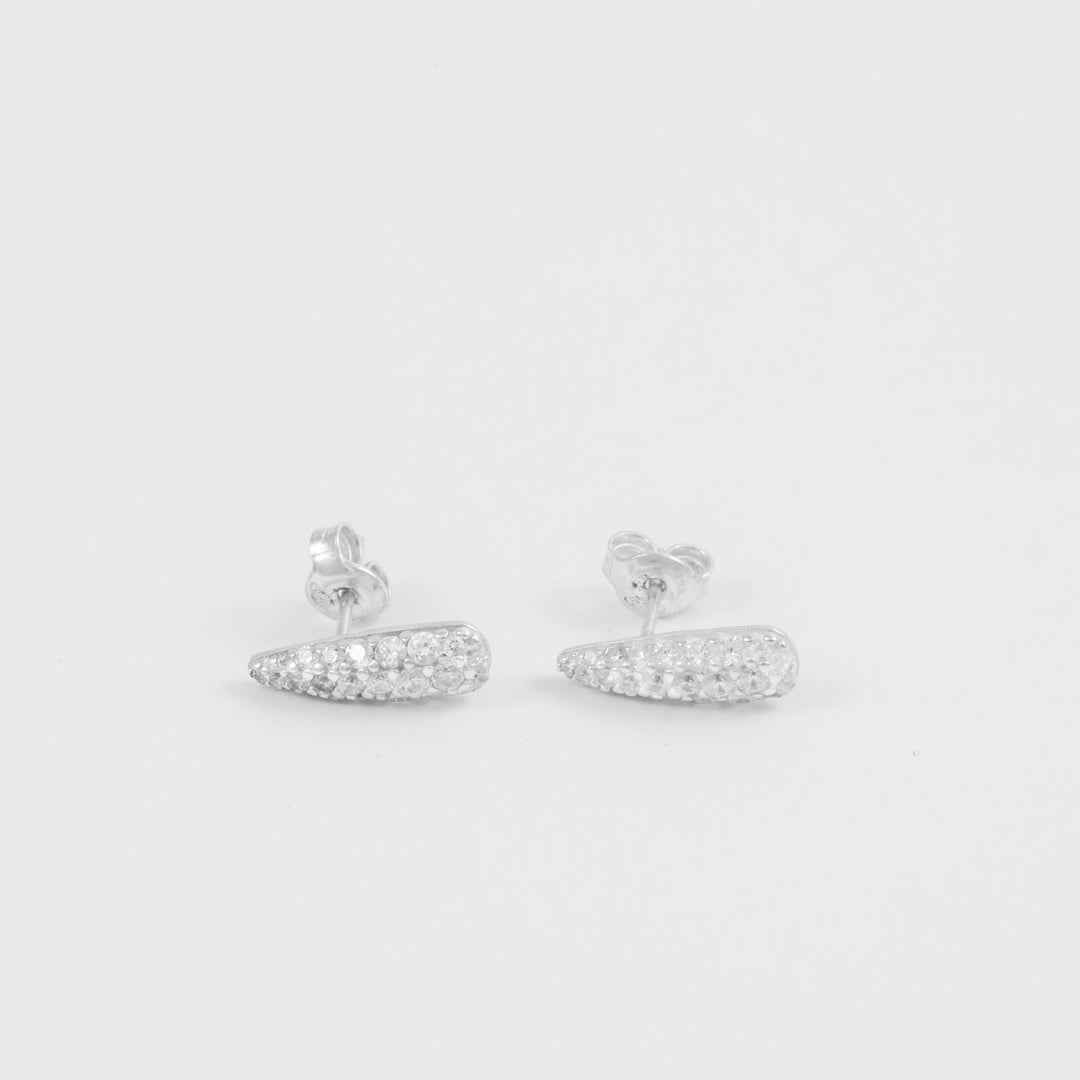 Orecchini Essentials in argento sterling 925 con pavé di cristalli dal taglio rotondo. Prodotto in Italia. Réveli