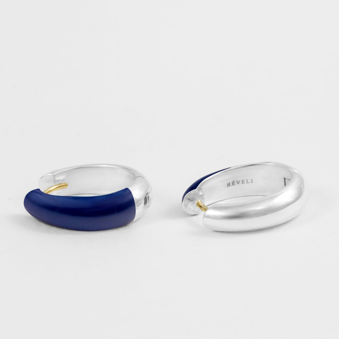 Hand-enameled oval dome earrings in 18K gold and 925 sterling silver and blue enamel. Produced in Italy. Réveli