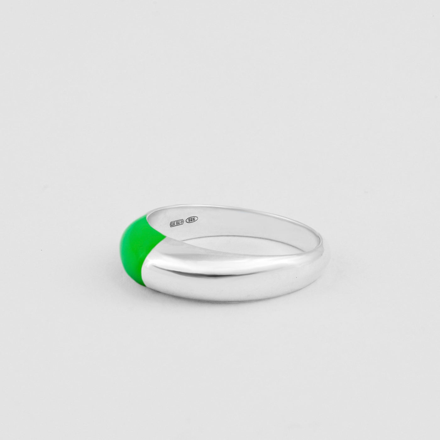 Hand-enameled 925 sterling silver dome ring with neon green enamel. Produced in Italy. Réveli