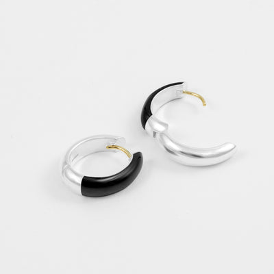 Hand-enameled oval dome earrings in 18K gold and 925 sterling silver and black enamel. Produced in Italy. Réveli