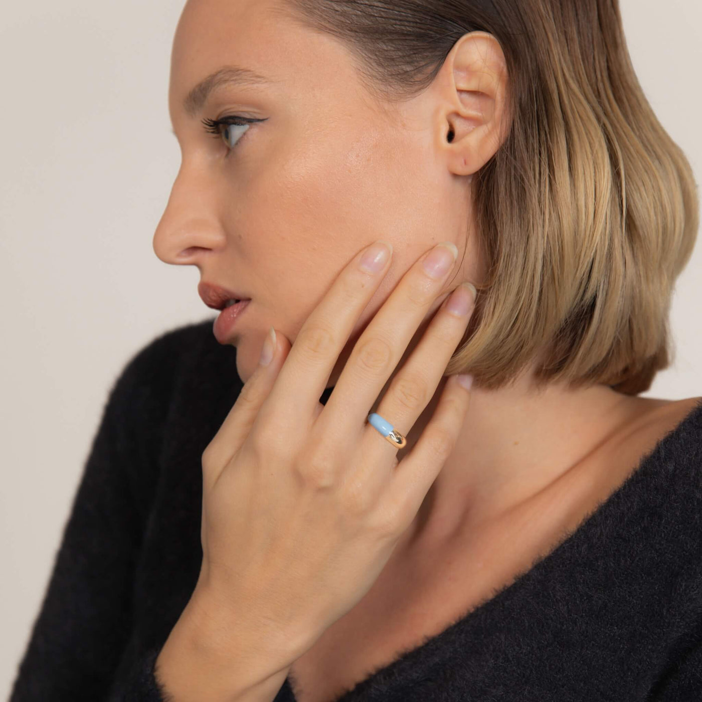 Anello a cupola in argento sterling 925 con smalto azzurro